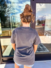 Load image into Gallery viewer, Feral Moms Pepper Graphic Tee: XL
